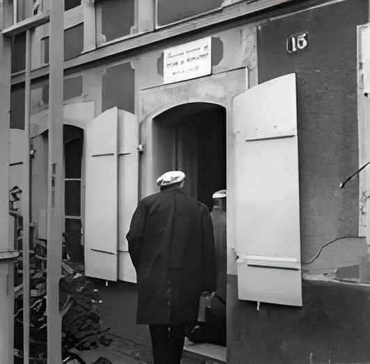 Louis Even visite la maison de saint Louis-Marie Grignion à Montfort-sur-Meu